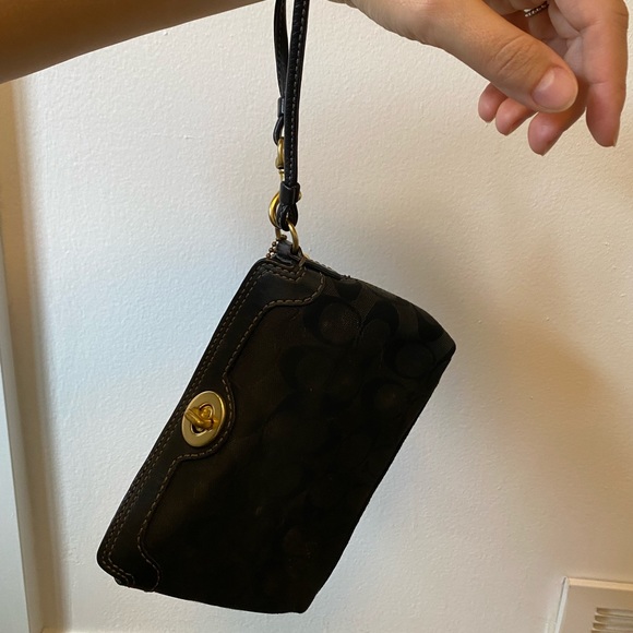 Coach | Signature Black Wristlet - Picture 7 of 7